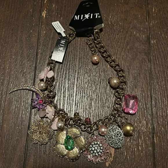 NWT Charm Costume Necklace by Mix It - Picture 1 of 3